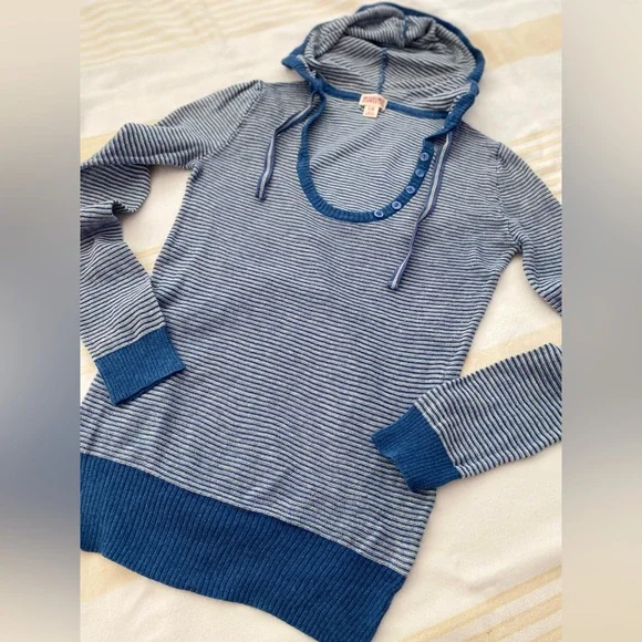 💯%Cotton, Soft, Lightweight and Comfy! Blue Striped, Hooded, Scoopneck Sweater - Picture 12 of 12